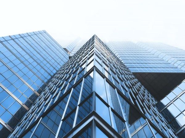 智能化控製，數字化手段，建築安全，舒適性，能效性